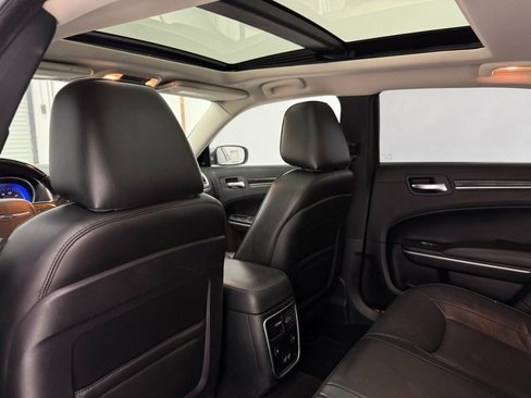 Used 2019 Chrysler 300 Limited image 29