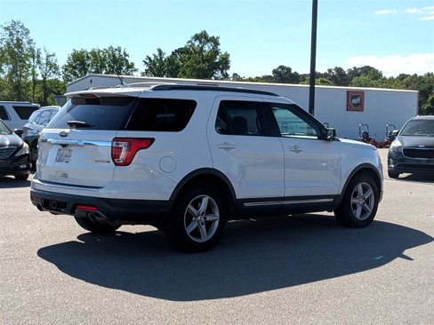 Used 2018 Ford Explorer XLT w/ Equipment Group 202A image 7