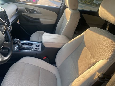 Used 2022 Chevrolet Traverse LS image 23