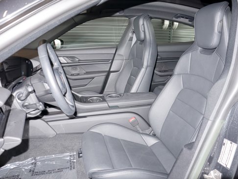 Used 2023 Porsche Taycan image 5