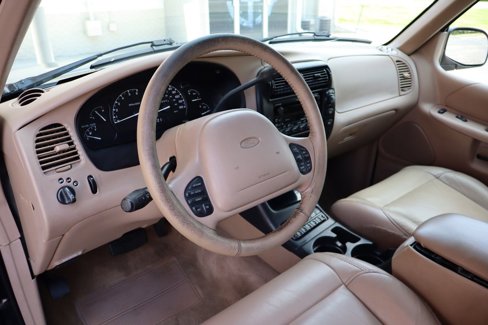 Used 2000 Ford Explorer Eddie Bauer image 15