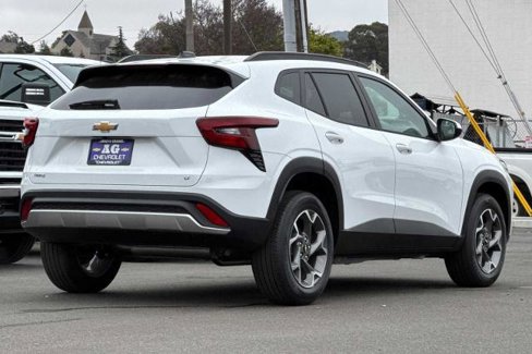 New 2025 Chevrolet Trax LT image 4