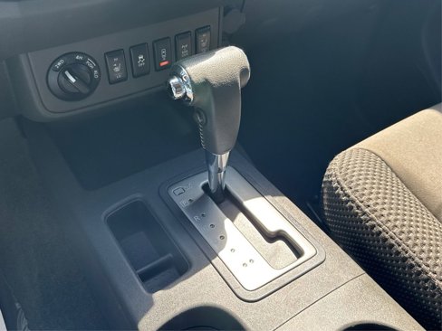 Used 2014 Nissan Frontier PRO-4X image 34
