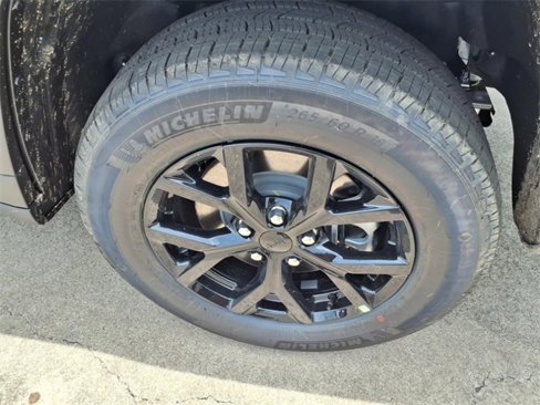 New 2025 Jeep Grand Cherokee L Altitude image 18