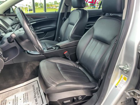 Used 2016 Buick Regal image 7