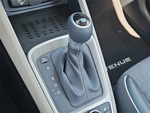 Used 2023 Hyundai Venue Limited image 22