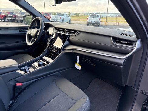 New 2025 Jeep Grand Cherokee Laredo w/ Luxury Tech Group I image 10