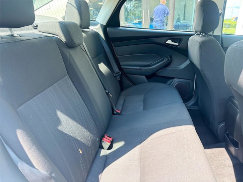 Used 2018 Ford Focus SE w/ SE Appearance Package image 27