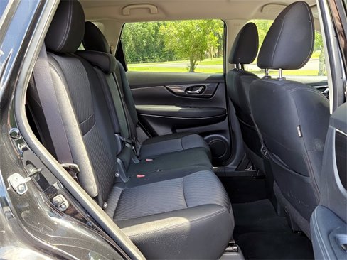 Used 2018 Nissan Rogue SV w/ Premium Package image 15