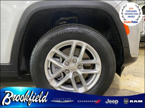Used 2023 Jeep Grand Cherokee L Laredo image 9
