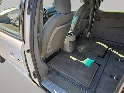 Used 2005 Chrysler Town & Country LX image 17