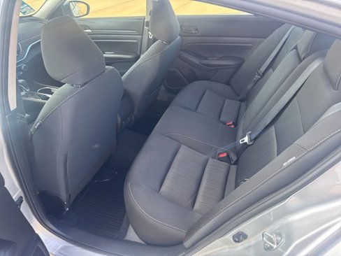 Used 2024 Nissan Altima 2.5 SV image 11