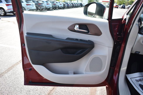 Used 2019 Chrysler Pacifica LX image 33