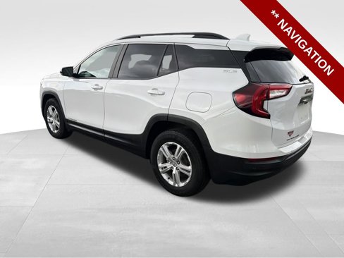 Used 2022 GMC Terrain SLE w/ Driver Convenience Package image 3