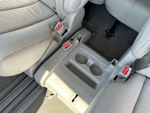 Used 2014 Toyota Sienna XLE image 28