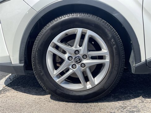 Used 2020 Toyota C-HR image 9