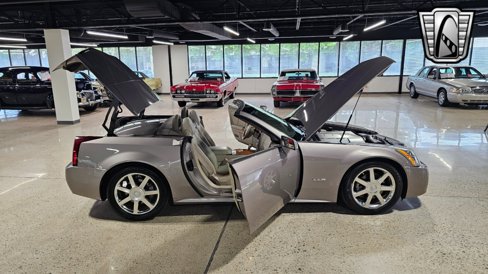 Used 2004 Cadillac XLR image 19