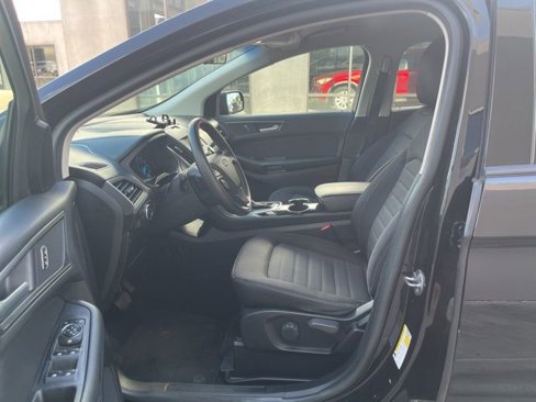 Used 2018 Ford Edge SE image 24