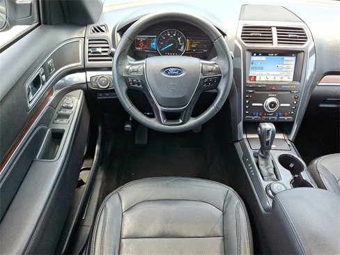 Used 2019 Ford Explorer Limited w/ Class III Trailer Tow Package image 11