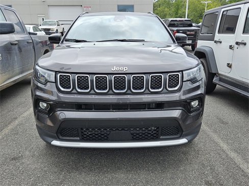 Used 2024 Jeep Compass Limited image 2