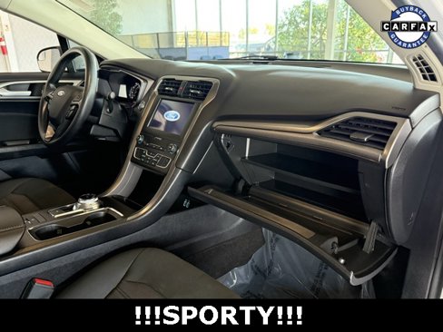 Used 2020 Ford Fusion SE image 12