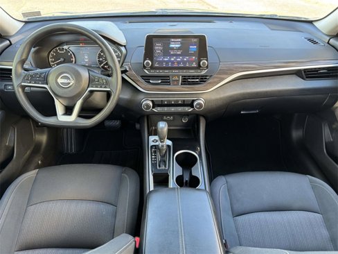 Used 2024 Nissan Altima 2.5 SV image 2