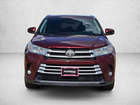 Used 2018 Toyota Highlander XLE image 2