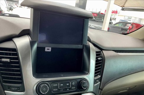 Used 2015 Chevrolet Suburban LT image 32