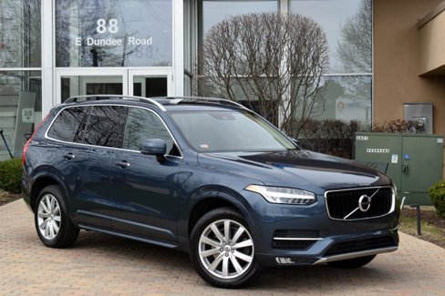 Used 2018 Volvo XC90 T6 Momentum w/ Momentum Plus Package image 2