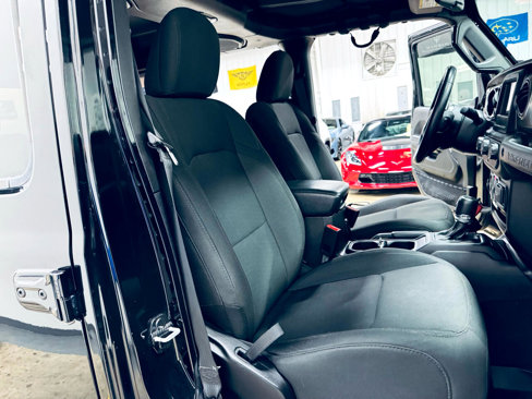 Used 2018 Jeep Wrangler Unlimited Sport S image 37