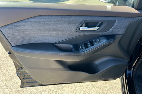 Used 2023 Nissan Rogue SV image 15