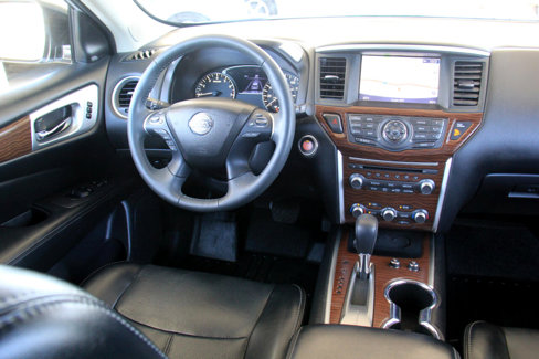 Used 2017 Nissan Pathfinder Platinum image 10