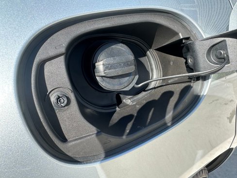 Used 2025 Porsche Macan image 32