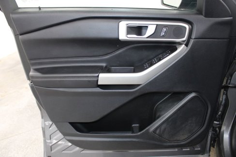 Used 2022 Ford Explorer XLT w/ Equipment Group 202A image 17