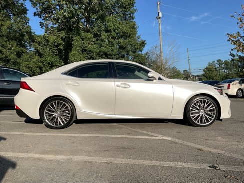Used 2017 Lexus IS 200t image 4