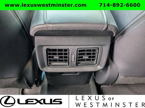 Used 2021 Toyota Venza XLE image 16