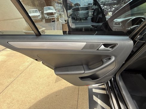 Used 2016 Volkswagen Jetta Sport image 12