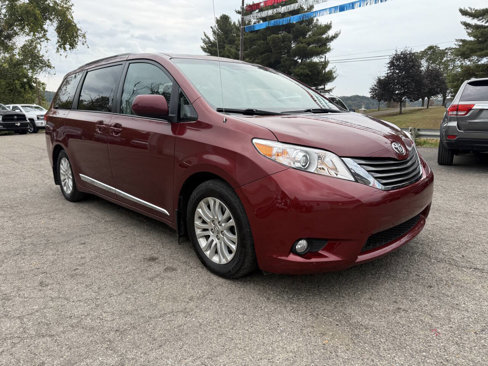 Used 2011 Toyota Sienna XLE image 23