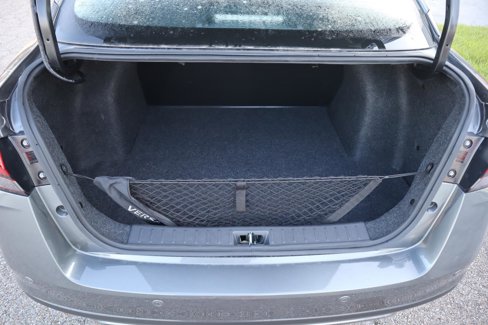 Used 2025 Nissan Versa S w/ Trunk Package image 30