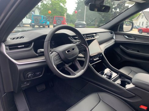 New 2025 Jeep Grand Cherokee Limited image 13