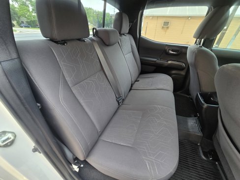 Used 2017 Toyota Tacoma SR5 image 11