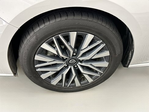 Used 2024 Nissan Altima 2.5 SV image 11
