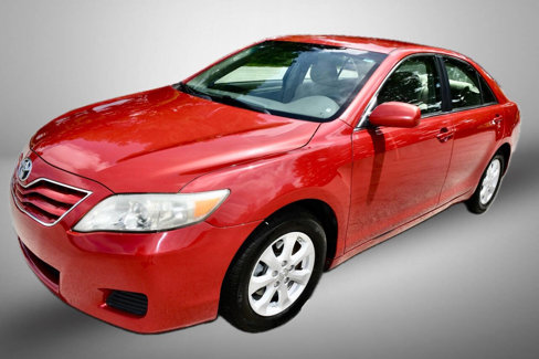 Used 2011 Toyota Camry LE image 2