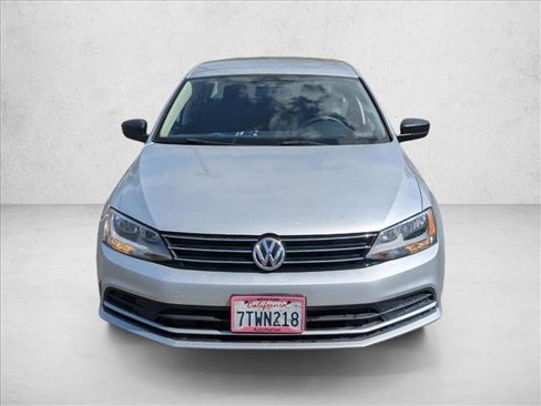 Used 2016 Volkswagen Jetta S image 2