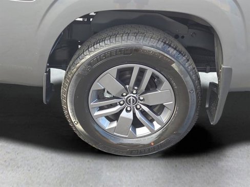 Used 2025 Nissan Frontier SV image 21