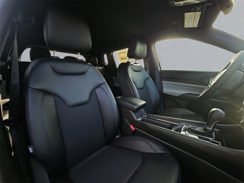 New 2025 Jeep Compass Latitude image 30