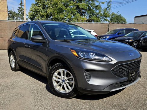 Used 2022 Ford Escape SE image 1