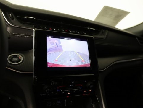 Used 2023 Jeep Grand Cherokee Altitude image 17