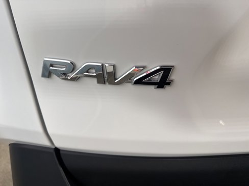 Used 2021 Toyota RAV4 XLE image 24