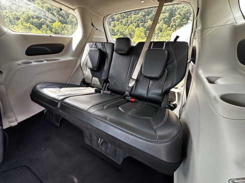 Used 2022 Chrysler Pacifica Touring-L image 22